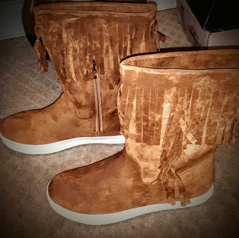 Fringe boots